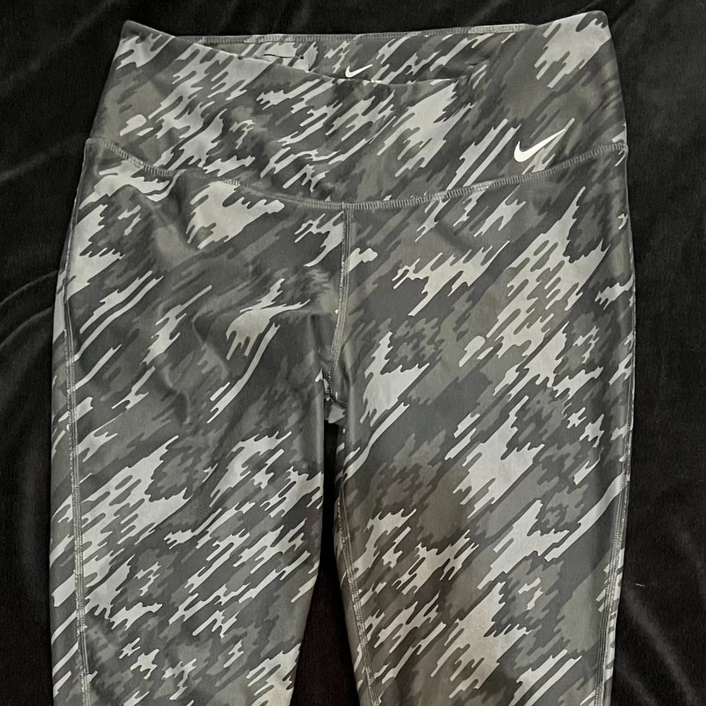 Nike Dry Fit Leggings Black Camo Size M